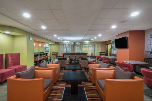 La Quinta Inns and Suites Clarksville